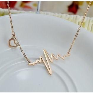 Heartbeat feeling female short paragraph clavicle chain necklace